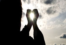 铁杆球迷奋力呐喊助选手冲刺